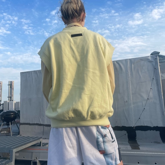 Essentials yellow sweater vest - Picture 5 of 5